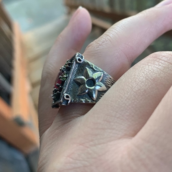 STERLING SILVER GARNET & PERIDOT STATEMENT RING - Picture 5 of 7